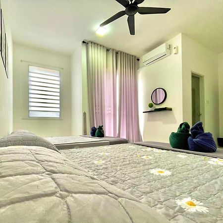 Hanan Homestay Klebang Ipoh With A View Of Mount Korbu, For Musl!M Only!! Kültér fotó